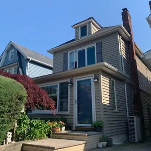 Homestay Separate Big Near Jfk And Laguardia Airport, New York